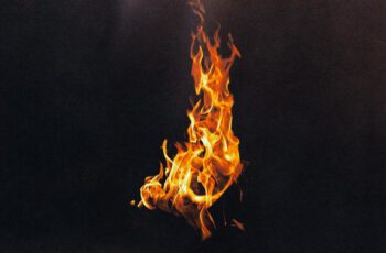 Averly Morillo – Leña Nueva